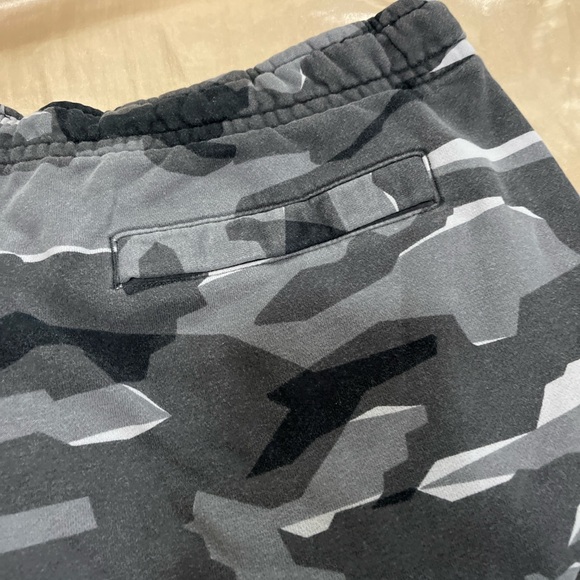 Vintage Nike Grey Camo Sweat Shorts Size Large - Picture 7 of 7